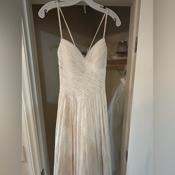 David's Bridal Galina Soft Lace Wedding Dress With Pleated Top Size 8 - Picture 5 of 13